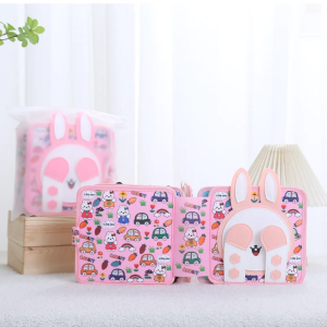 Голяма розова текстилна сензорна книжка 