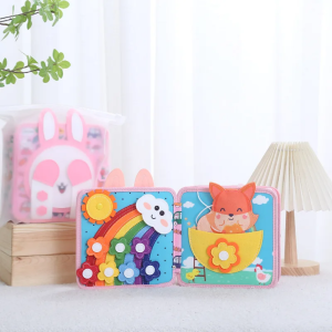 Голяма розова текстилна сензорна книжка 