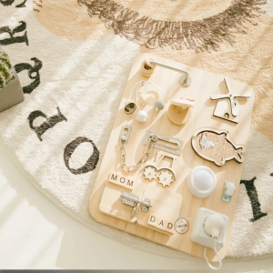 Дървена монтесори дъска с активности Busy Board 