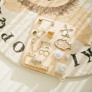 Дървена монтесори дъска с активности Busy Board 