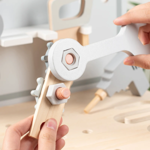 Голяма дървена работилница с инструменти 